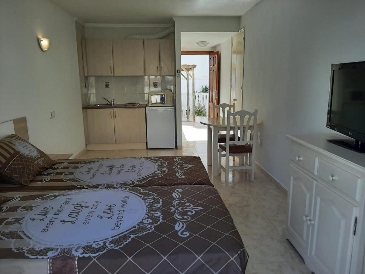 Apartamentos Torres Cardona Cala Llonga  Εξωτερικό φωτογραφία